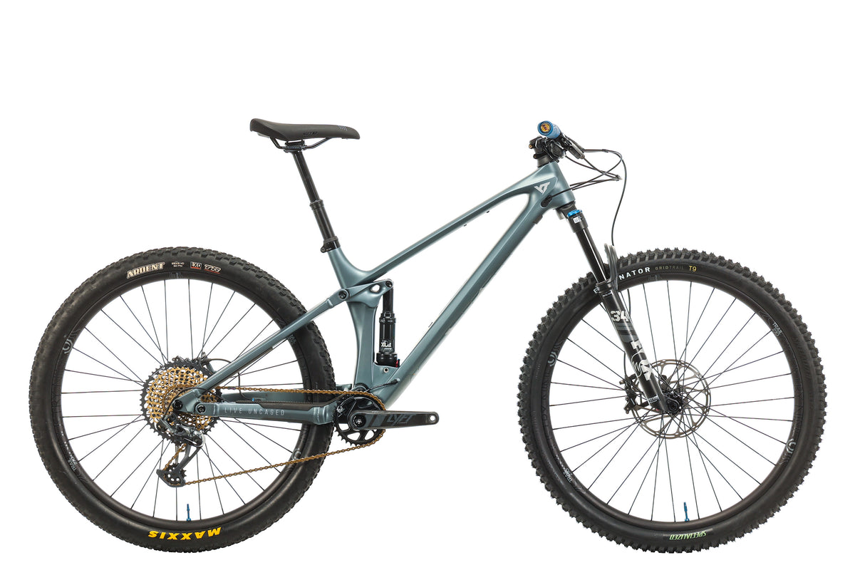 YT Izzo CORE Mountain Bike - 2022, Medium | The Pro's Closet 