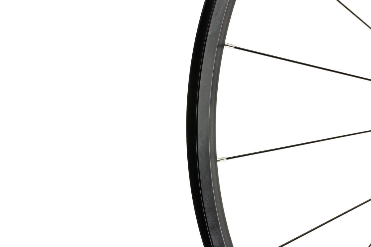 mavic aksium 700c rear wheel